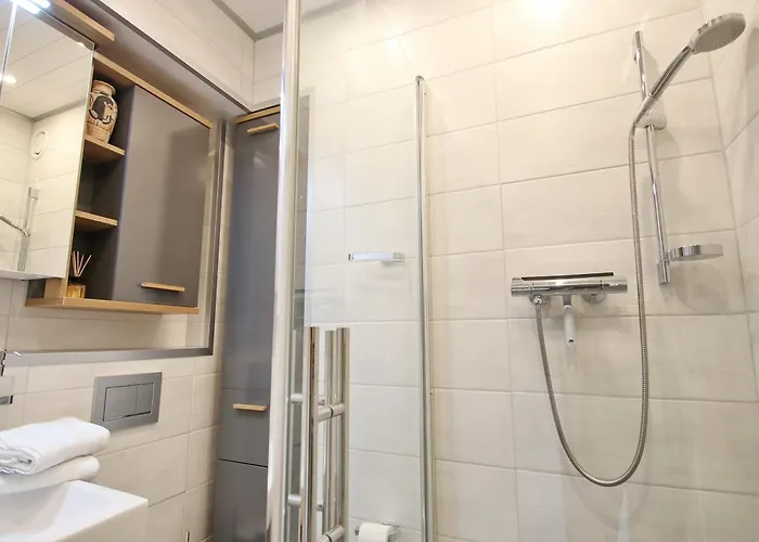 Achterdeck, 203 شقة